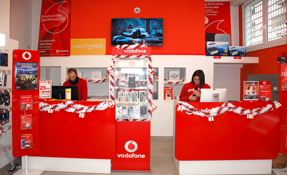 Centro Vodafone Roma Prati, fermata metro Baldo degli Ubaldi, telefonia, servizi di attivazione, riparazioni e vendita smartphone e accessori, palmari, computer, permuta cellulari