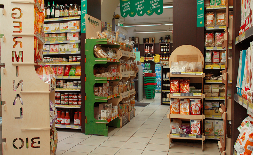 Pam supermercato con bancone salumi e reparto prodotti bio, vegan e gluten free a Roma Prati, zona Vaticano